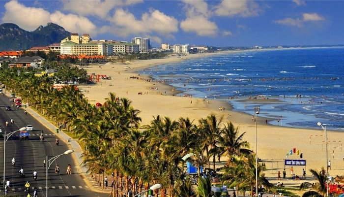 Biển Mỹ Khê từng được tạp chí Forbes bình chọn là một trong những bãi biển quyến rũ nhất hành tinh. 