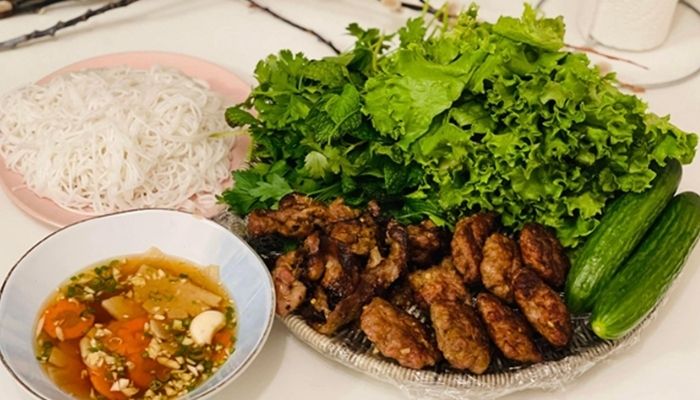 Bún Chả Hà Nội là “món ăn phải thử” khi đến Việt Nam