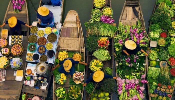 •	Lên thuyền đi chợ nổi Cái Răng – linh hồn du lịch Cần Thơ.