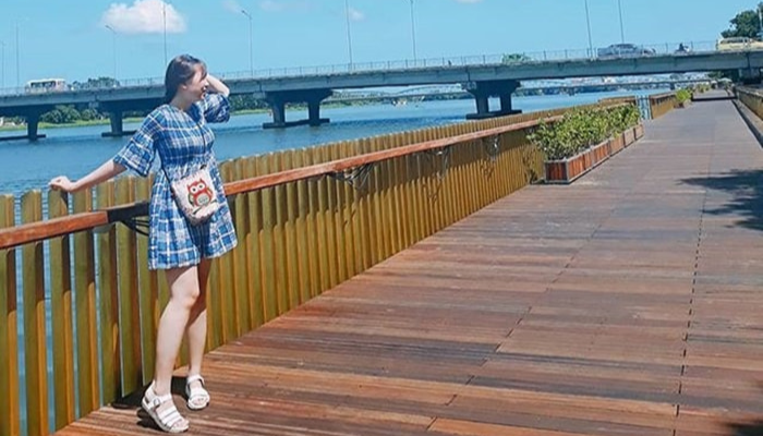 Cầu gỗ lim - điểm thu hút nhiều du khách đến check-in