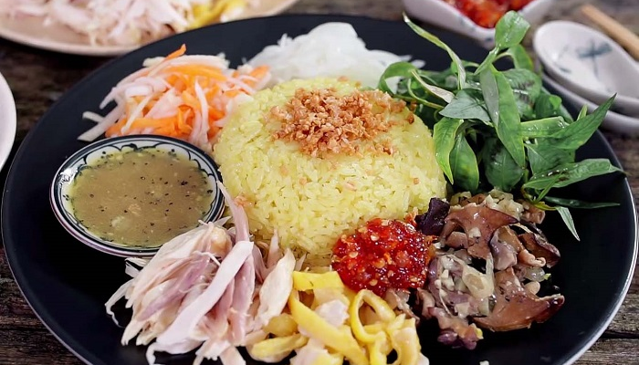 Cơm gà - món ngon nức tiếng phố cổ