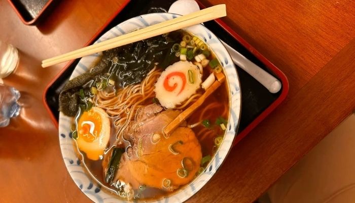 Nước dùng – bí quyết tạo nên Trải Nghiệm Ăn Ramen Chuẩn Nhật