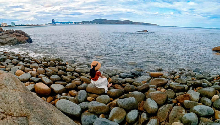 Địa điểm du lịch Ghềnh Ráng Tiên Sa cách trung tâm thành phố Quy Nhơn không xa