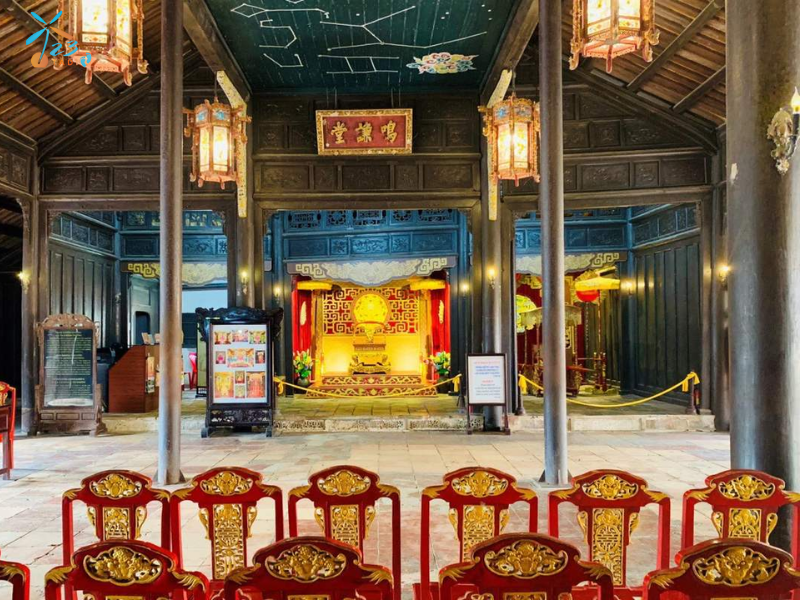 Bên trong nhà hát Minh Khiêm