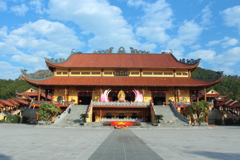 Địa điểm du lịch chùa Ba Vàng Quảng Ninh