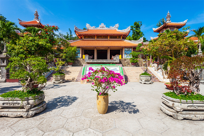 Địa điểm du lịch chùa Long Sơn Nha Trang
