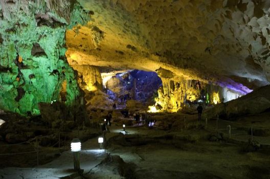 Địa điểm du lịch hang Trống và hang Trinh Nữ