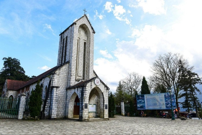 Địa điểm du lịch nhà thờ đá Sapa
