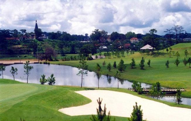 Địa điểm du lịch sân golf đồi cù Đà Lạt
