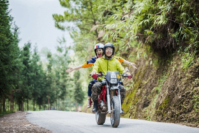 Đi đến Vịnh Hạ Long bằng xe máy
