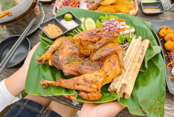 Cơm lam và thịt nướng xiên