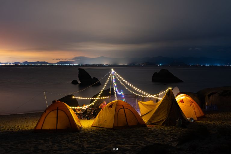 Cắm trại ngay trên bờ biển