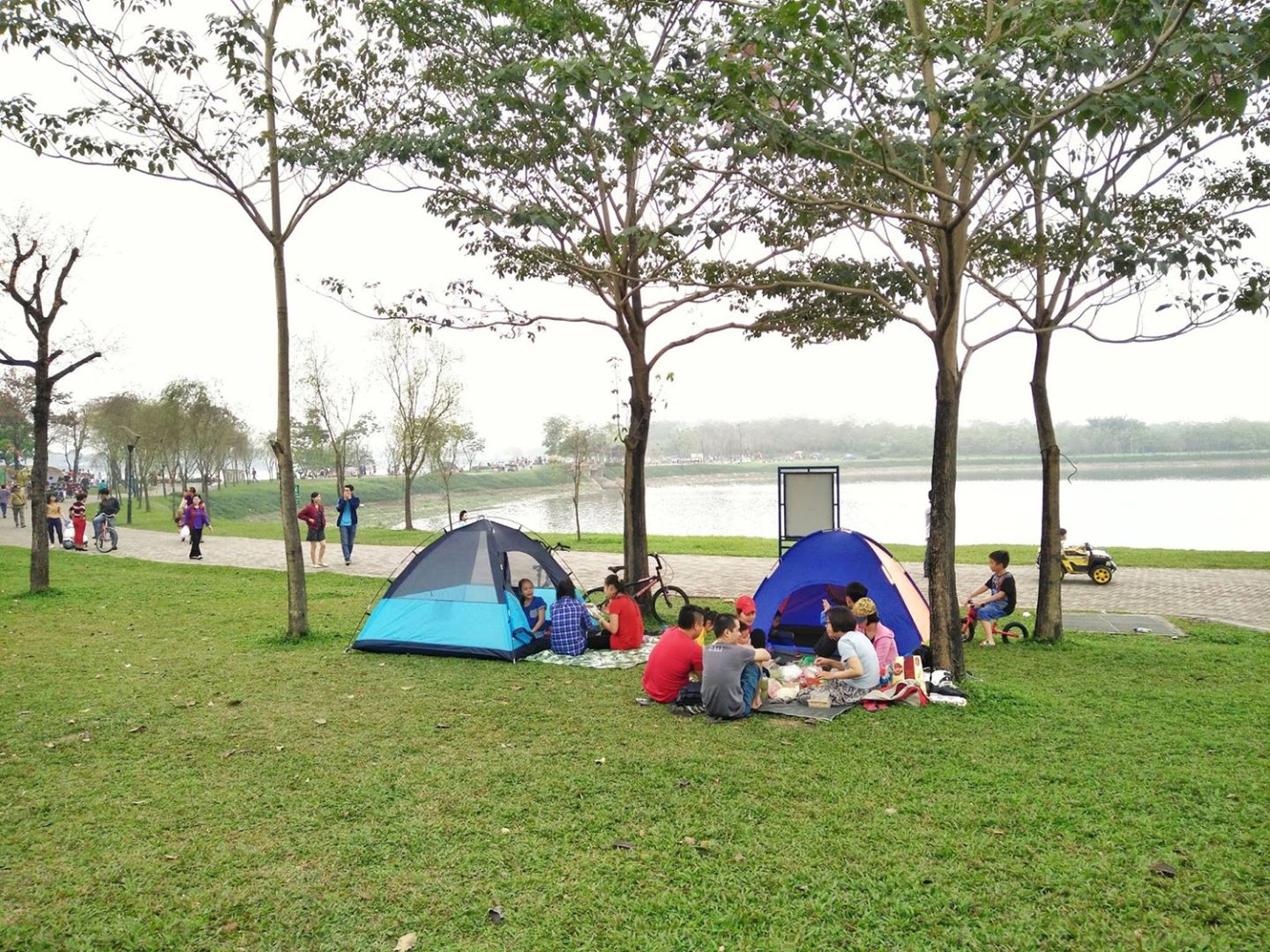 Cắm trại tại công viên Yên Sở