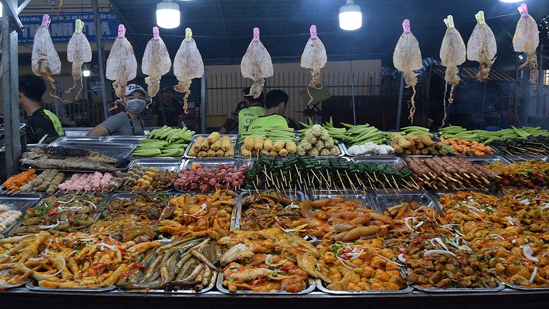Chợ đêm hải sản tại Hạ Long