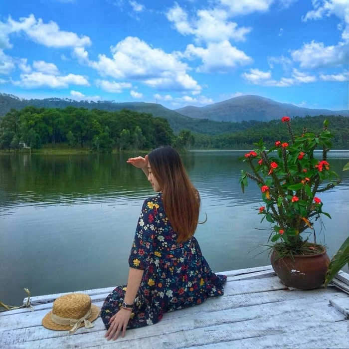 Chụp ảnh đẹp tại hồ Yên Trung