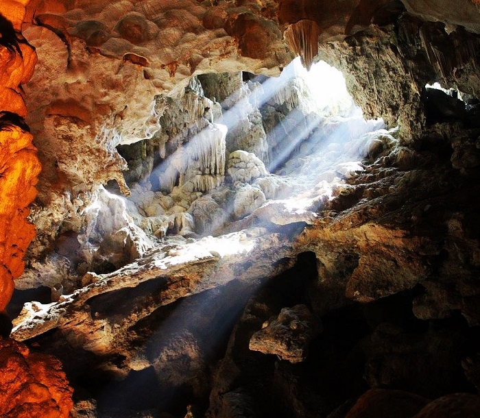Chụp ảnh đẹp tại hang Trống và hang Trinh Nữ