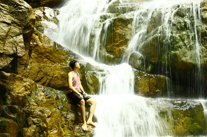 Chụp ảnh đẹp tại thác Lựng Xanh