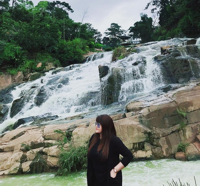Chụp ảnh tại thác Cam Ly