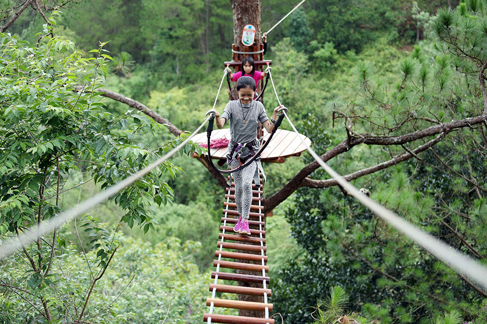 Hình ảnh đu dây mạo hiểm tại thác Datanla Đà Lạt