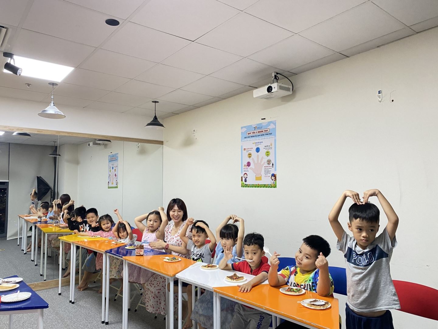 Hình ảnh các con học tập tại MFA