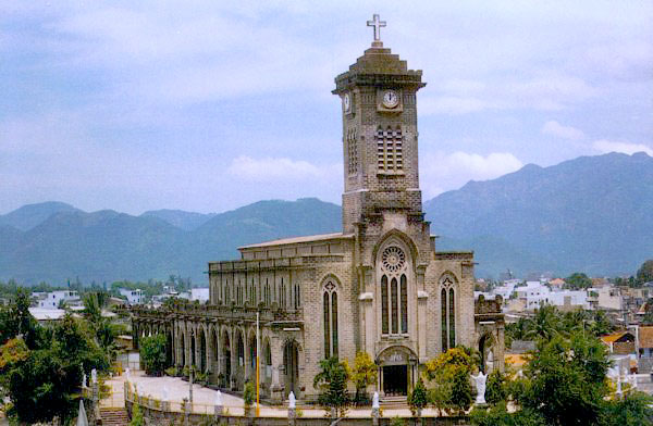 Hình ảnh nhà thờ Đá Nha Trang