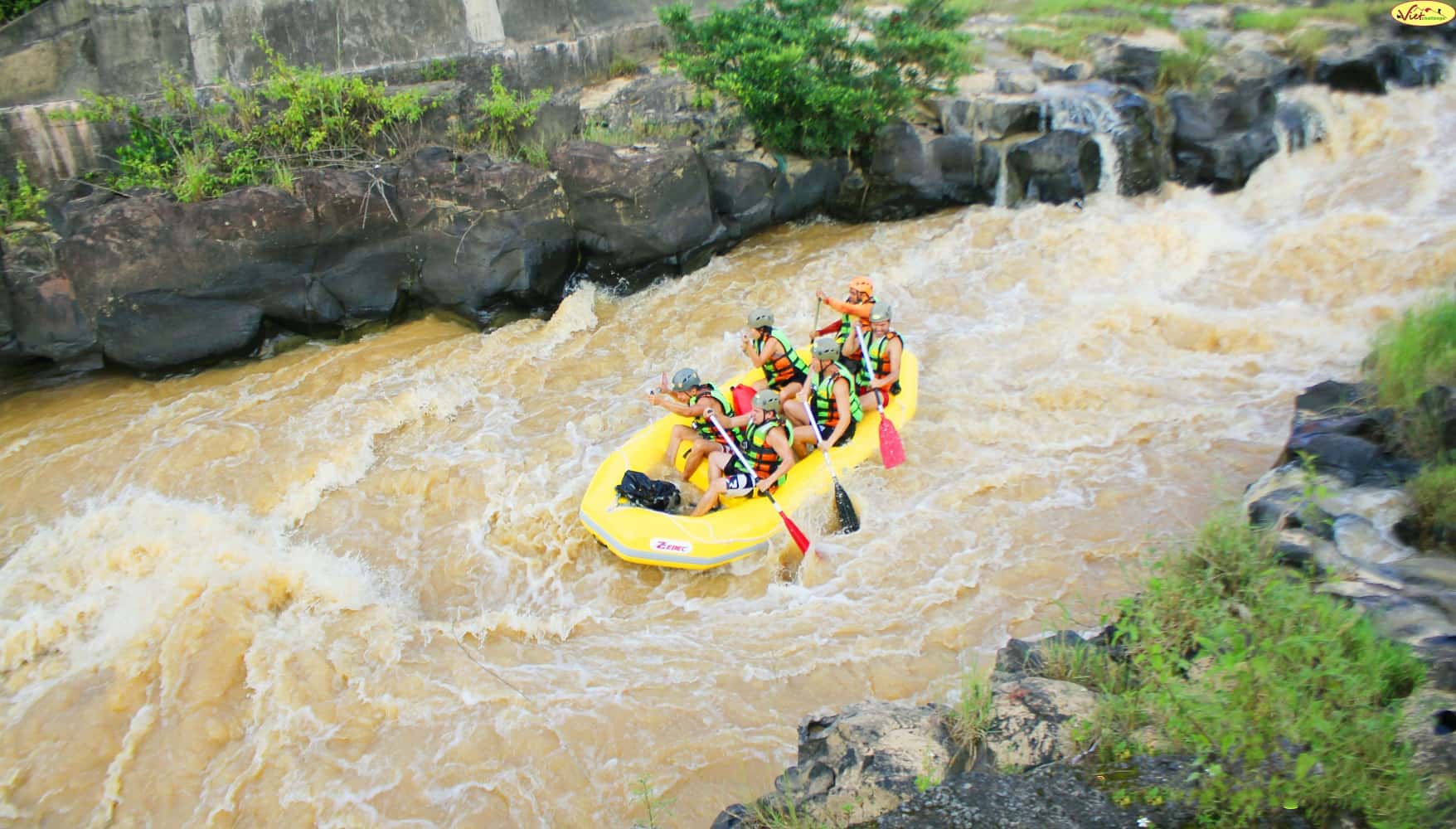 Kayaking (chèo thuyền vượt thác)