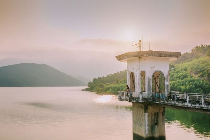 Khung cảnh đẹp tại hồ Đồng Xanh Đồng Nghệ