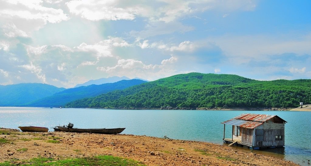 Khung cảnh thiên nhiên tại hồ Đồng Xanh Đồng Nghệ