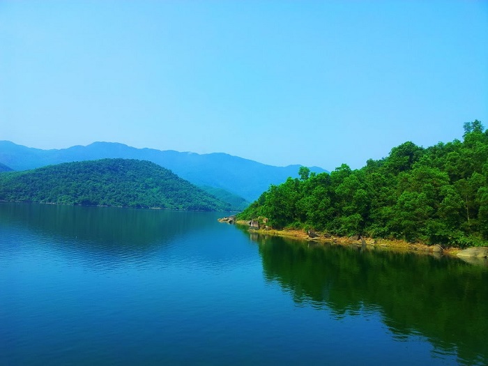 Khung cảnh thiên nhiên tại hồ Đồng Xanh Đồng Nghệ