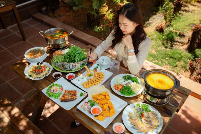 Lẩu chay rau rừng