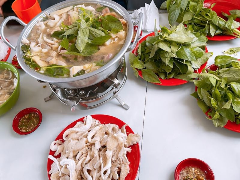 Lẩu gà lá é Tao Ngộ