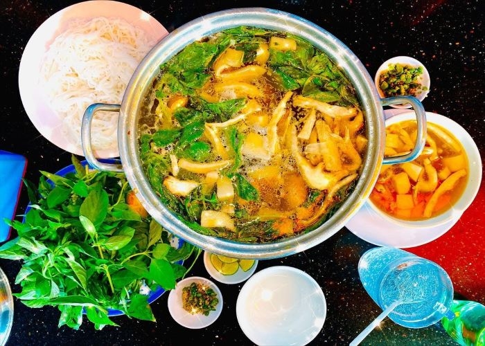 Lẩu gà lá é
