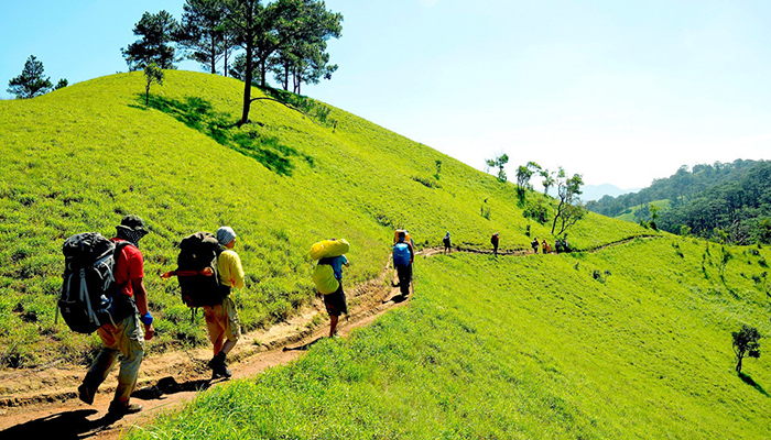Leo núi trekking