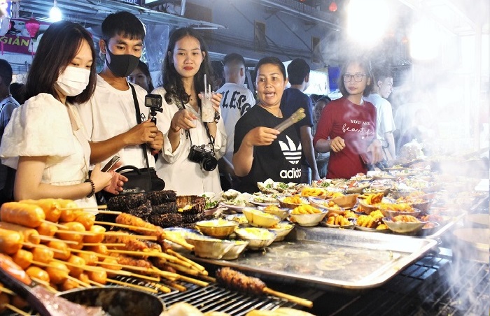 Món ăn hải sản nướng tại chợ đêm Phú Quốc
