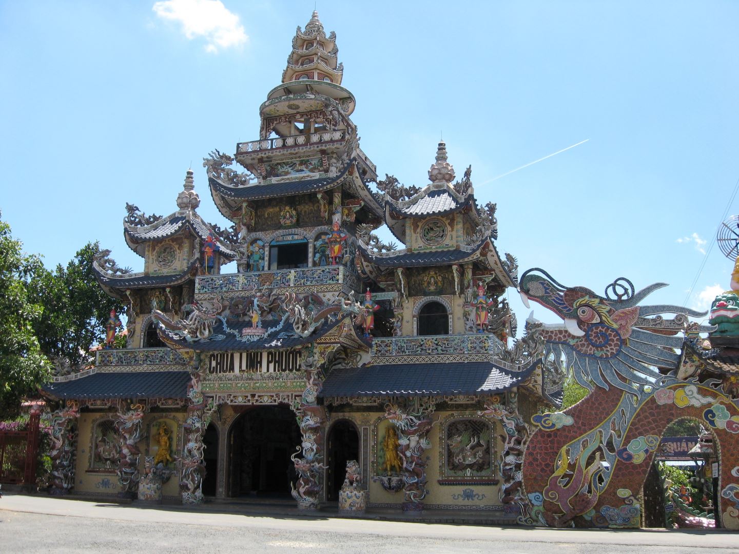 Ngôi chùa Linh Phước