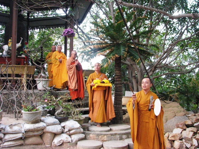 Tham quan chùa Từ Tôn Nha Trang