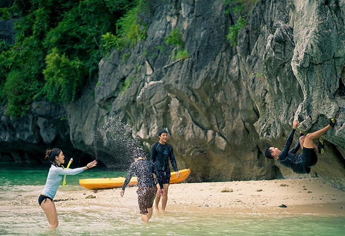 Vui chơi tại bãi biển Ba Trái Đào