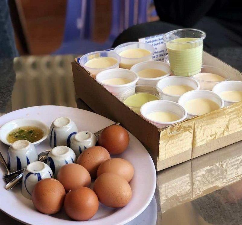 Yogurt phô mai và trứng luộc