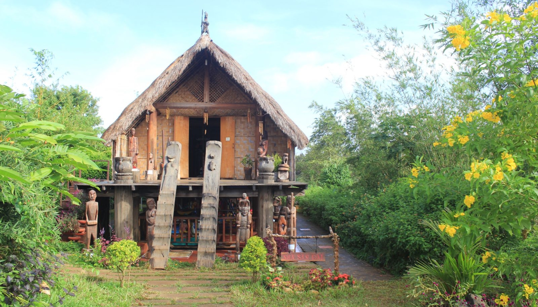 Buôn làng dân tộc Ê-Đê, M’Nông