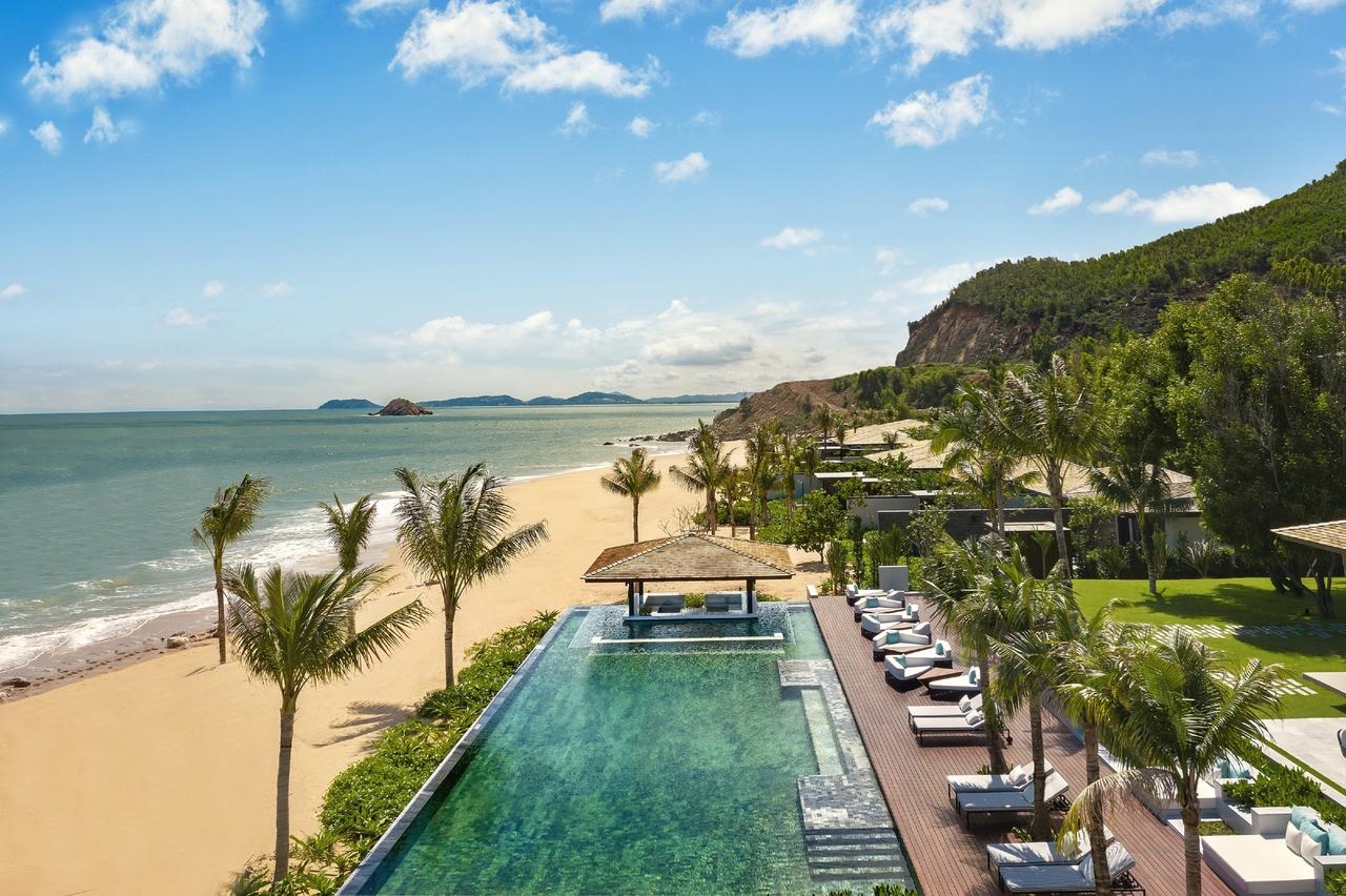 Resort có hồ bơi view biển cực đỉnh tại Quy Nhơn