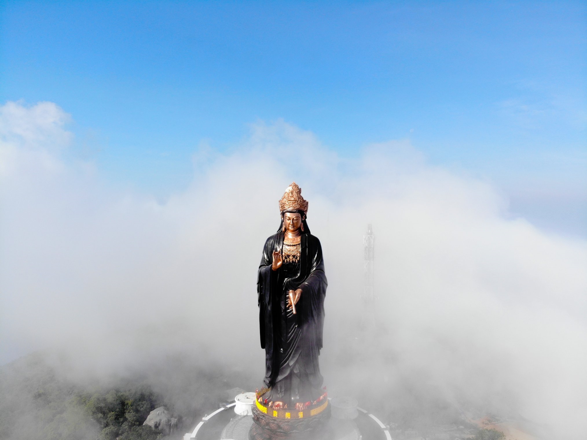 Check-in tượng Phật Bà bằng đồng cao nhất Châu Á khi du lịch núi Bà Đen