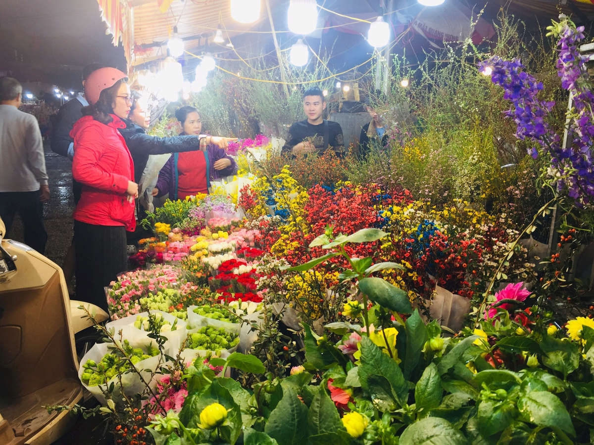 Check-in chợ hoa Quảng Bá - “Đà Lạt thu nhỏ” giữa Thủ Đô
