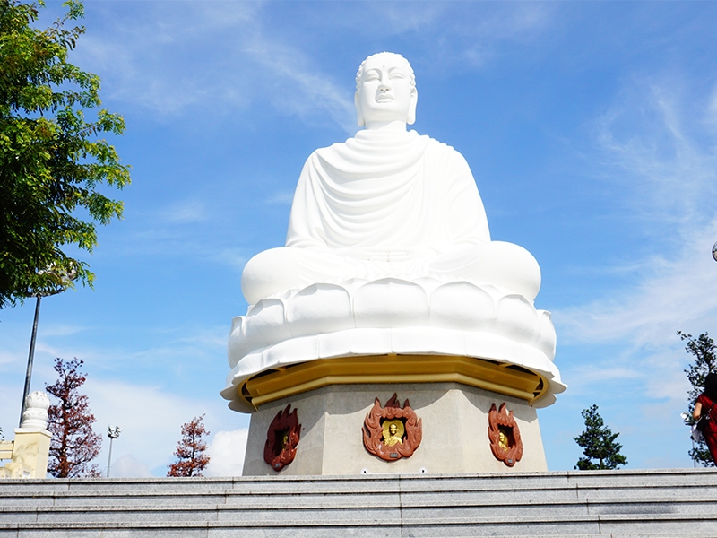 Long Sơn Tự - Chốn du lịch tâm linh lớn nhất tại Nha Trang