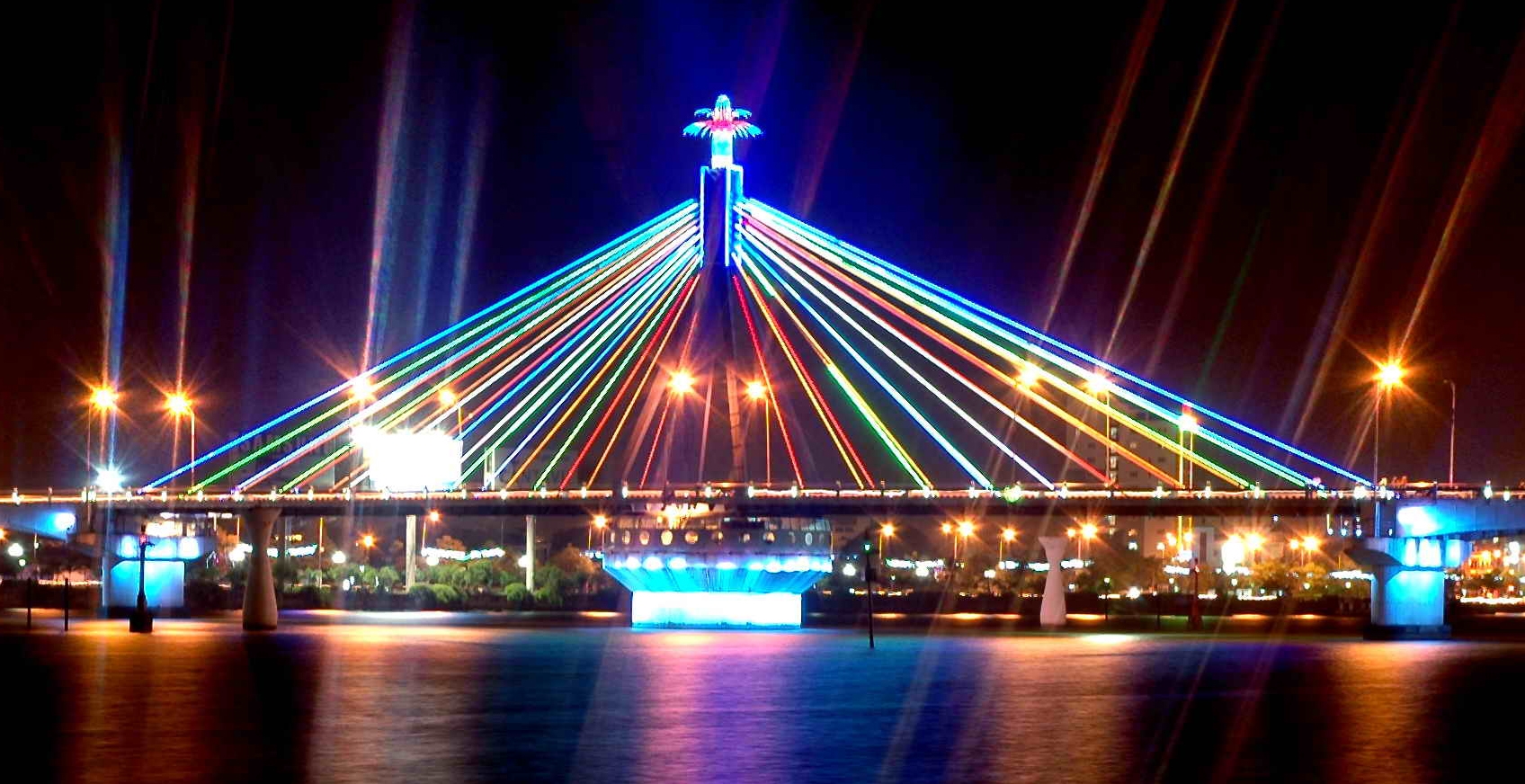 Ngắm nhìn cầu quay Sông Hàn về đêm
