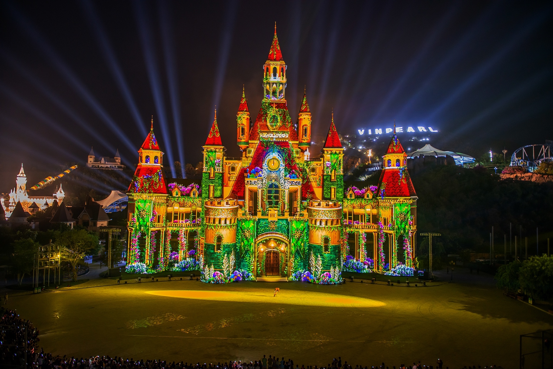 Tata Show bữa tiệc âm thanh và ánh sáng tại Nha Trang