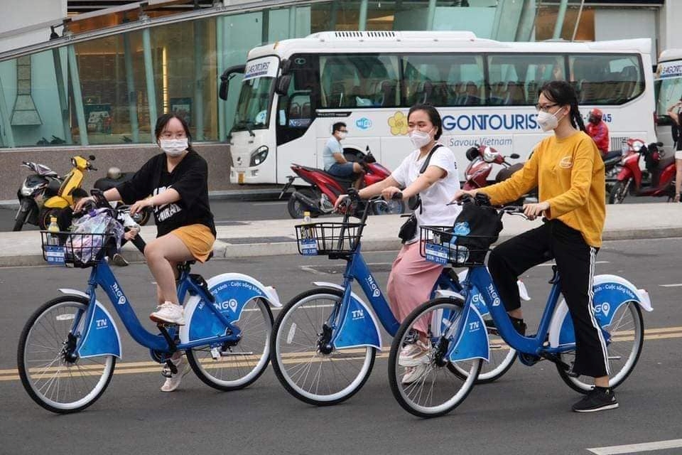 Du lịch Sài Gòn trải nghiệm xe đạp công cộng cực hot tại Quận 1