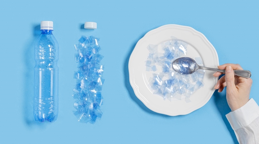 Ăn thực phẩm chứa vi nhựa nguy hiểm thế nào?