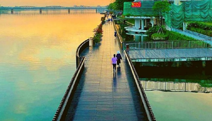Cầu gỗ lim - Điểm ngắm cảnh và check-in trên sông Hương