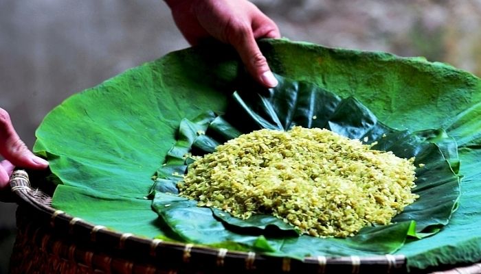 Cốm Làng Vòng Hà Nội – Hương Thu Gói Trọn Trong Từng Hạt Lúa Non