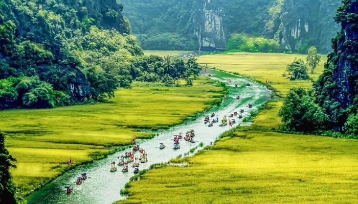 Khám Phá Vẻ Đẹp Ninh Bình Non Nước Hữu Tình Thu Hút Triệu Du Khách Mỗi Năm